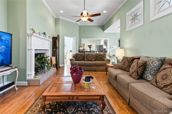 732 TOWNE LAKE Drive