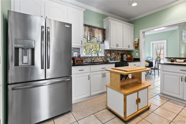 732 TOWNE LAKE Drive