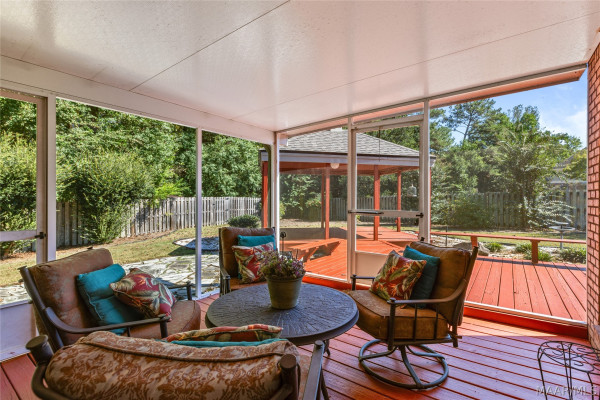 732 TOWNE LAKE Drive