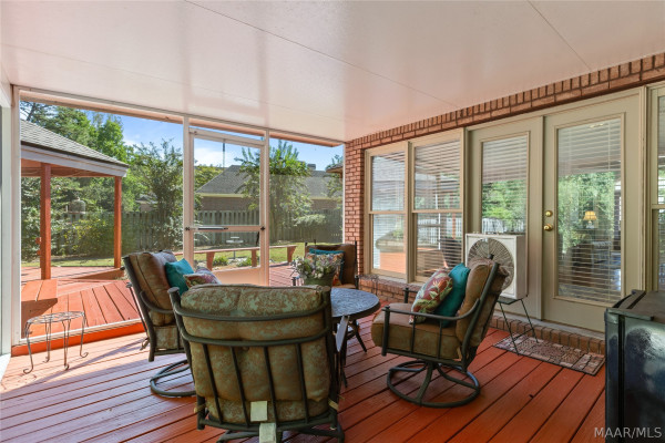 732 TOWNE LAKE Drive