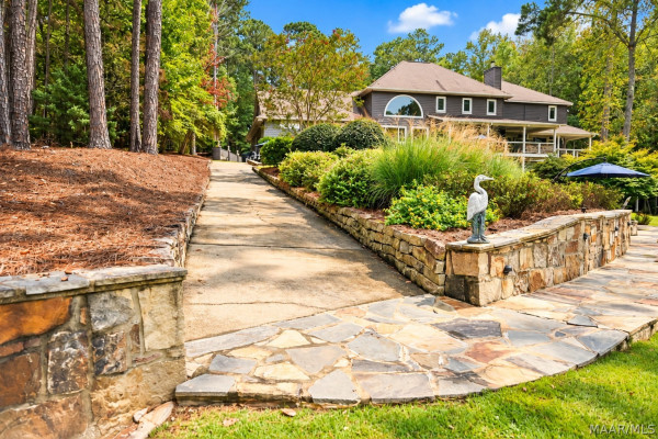 24 Pine Point