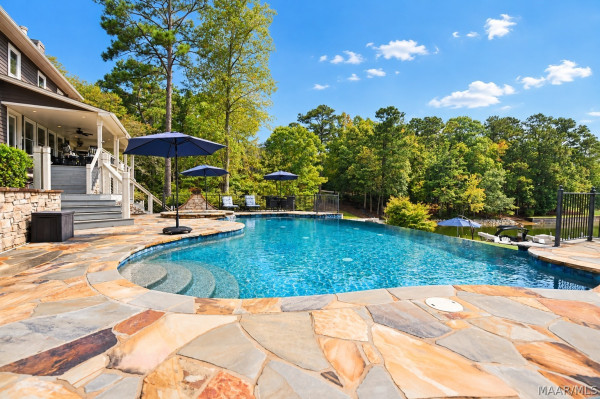 24 Pine Point