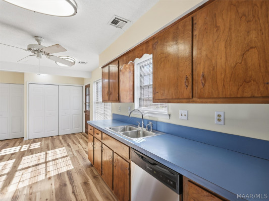 512 Lynnhurst Court