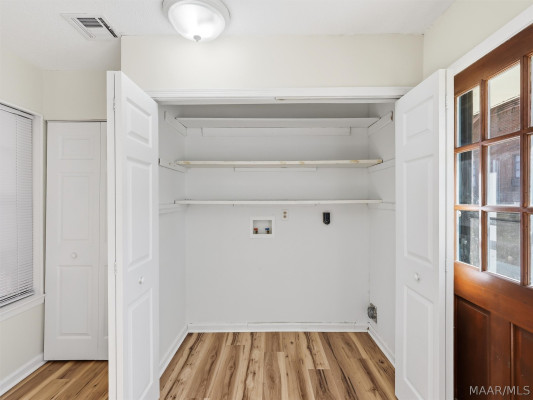 512 Lynnhurst Court