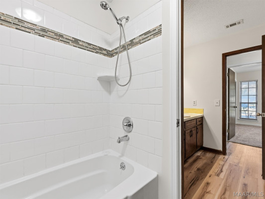 512 Lynnhurst Court
