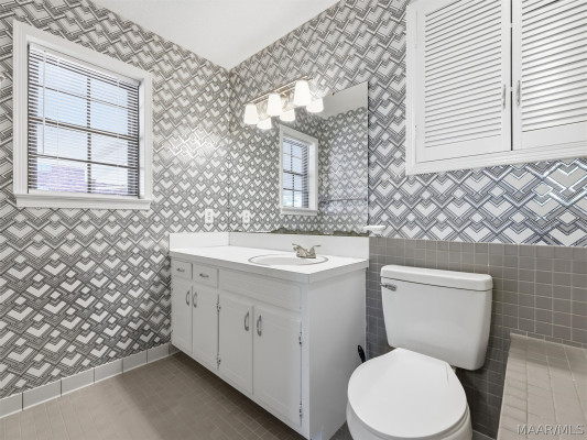 512 Lynnhurst Court