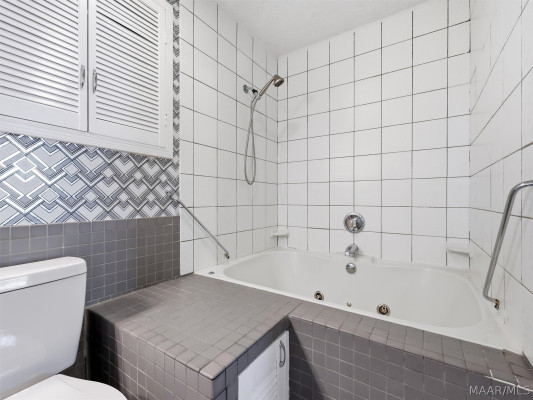 512 Lynnhurst Court