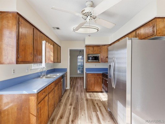 512 Lynnhurst Court