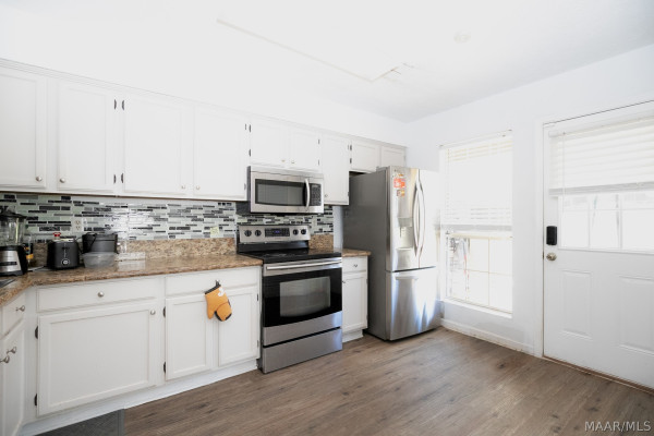 8209 ROYAL OAK Drive