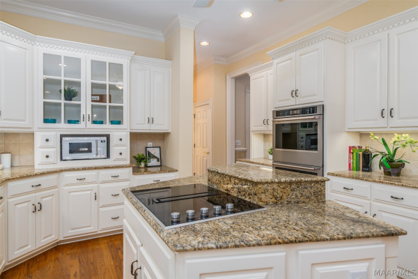 7512 WYNFORD Circle
