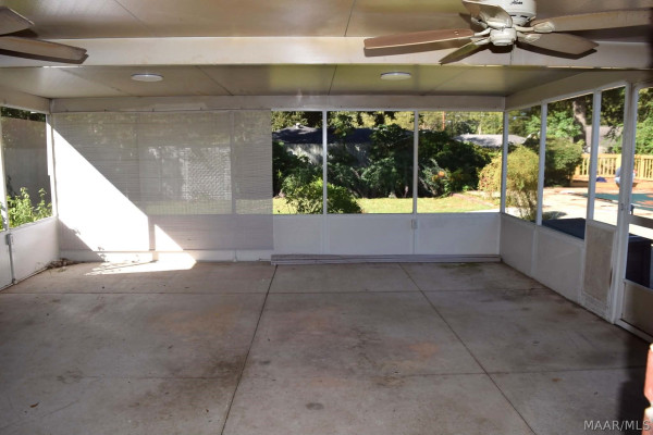 512 BELLEHURST Drive