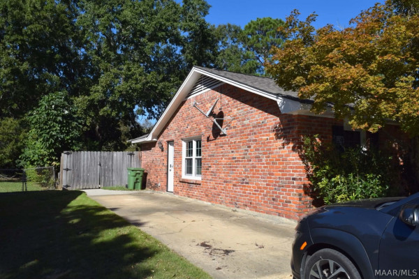 512 BELLEHURST Drive