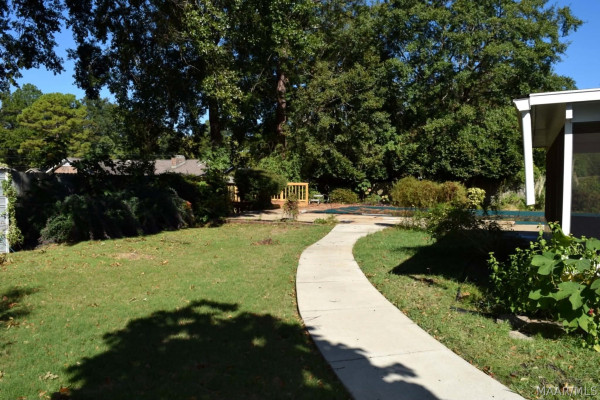 512 BELLEHURST Drive