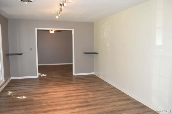 512 BELLEHURST Drive
