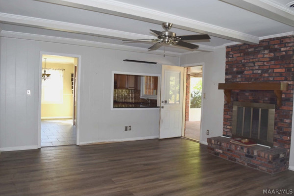 512 BELLEHURST Drive