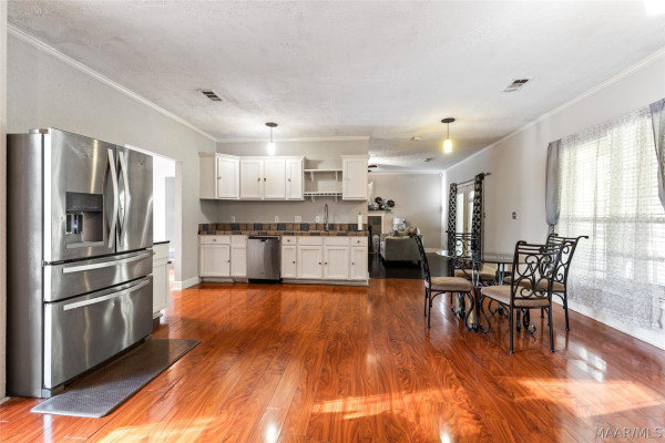 136 VILLAGE CREEK Road
