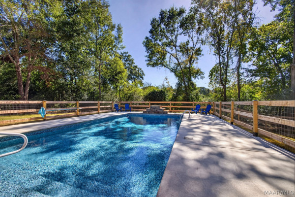 406 Clear Creek View