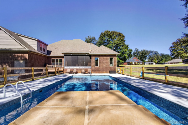 406 Clear Creek View
