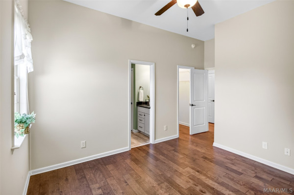 9400 CRESCENT LODGE Circle
