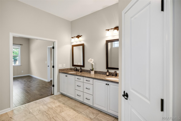 9400 CRESCENT LODGE Circle