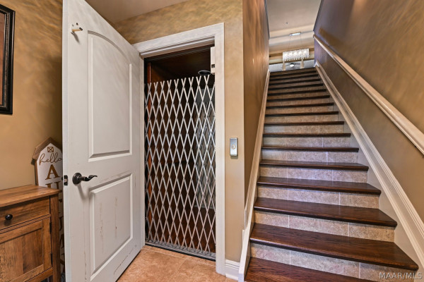 15 White Water Way