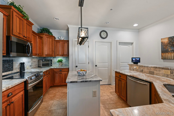 15 White Water Way