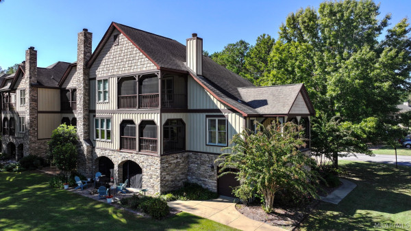 15 White Water Way