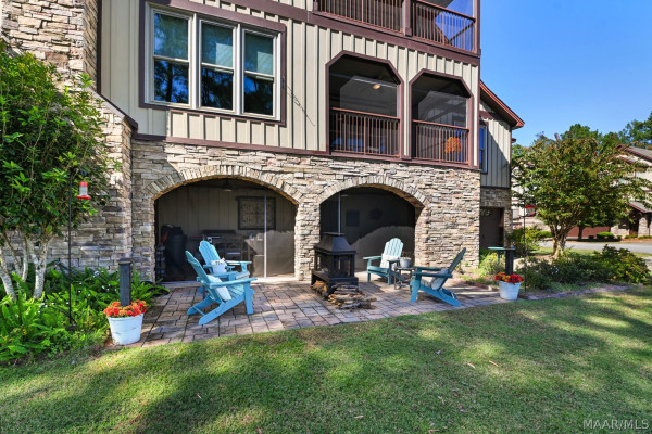 15 White Water Way