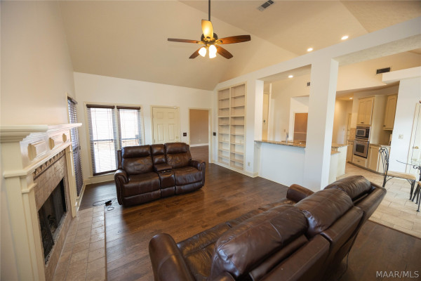 517 Red Oak Court
