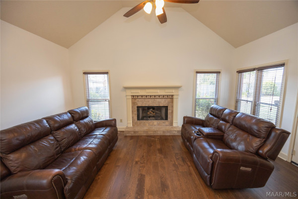 517 Red Oak Court