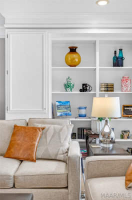 8108 Oak Alley