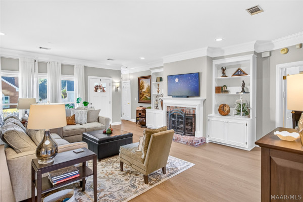 8108 Oak Alley