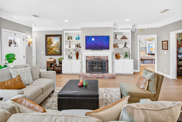 8108 Oak Alley